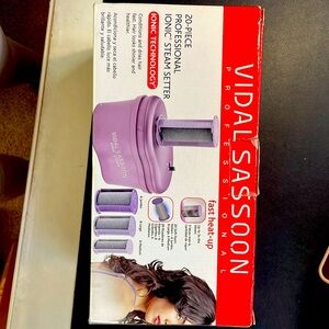 Brand New Never Used Vidal Sassoon Professional Ionic Steam Setter 20 piece
